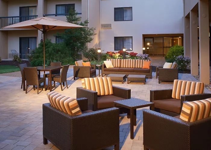 Courtyard St. Louis Westport Plaza